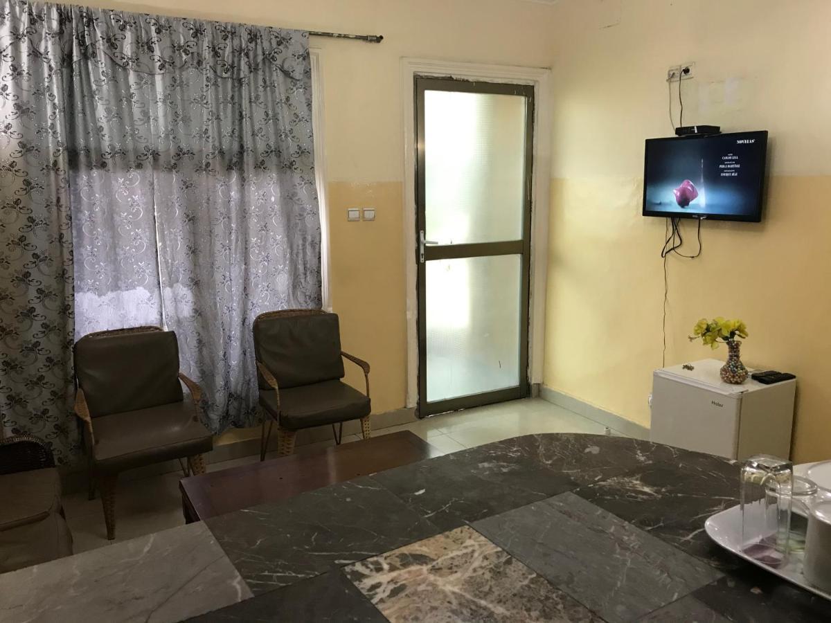Appartements Chez Leo Brazzaville Exterior foto
